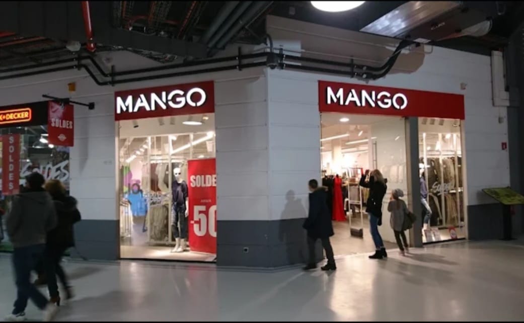 Vitrine Mango centre commercial